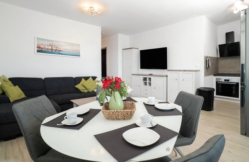 Peroj Apartment | Vacation apartment with fantastic sea views near the beach