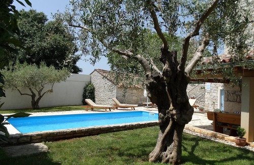Selina House | Vacation home Andela near Porec - stone house with pool; ideal for families and dogs