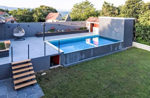 Lokvicici House | Vacation home Anka by Interhome