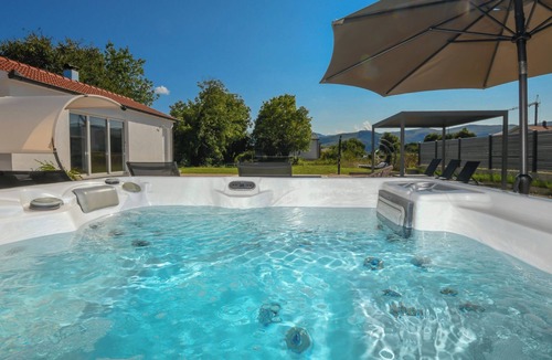 Donji Prolozac House | Vacation home Bilić by Interhome