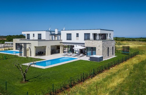 Brtonigla House | Vacation home Chiara by Interhome