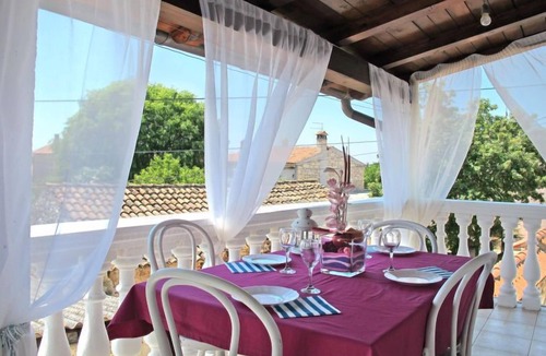 Kastelir House | Vacation home Gortan (KST103) in Porec/Kastelir - 6 persons, 2 bedrooms