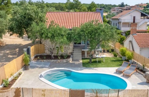 Sveti Filip i Jakov House | Vacation home Pacin by Interhome