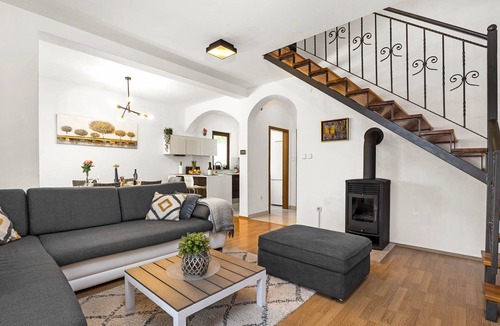 Kastelir-Labinci House | Vacation home 'Lara by Interhome