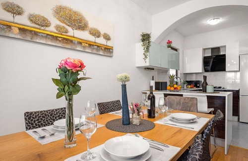 Kastelir-Labinci House | Vacation home 'Lara by Interhome