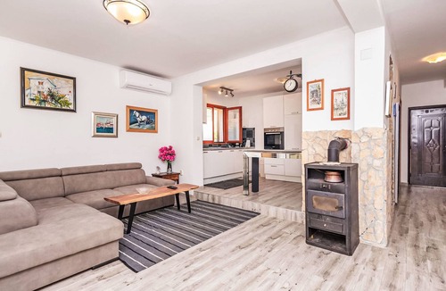 Dugopolje House | Vacation home Lino by Interhome