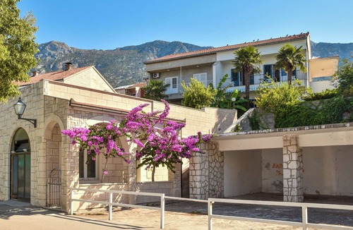 Gradac House | Vacation home Lui by Interhome