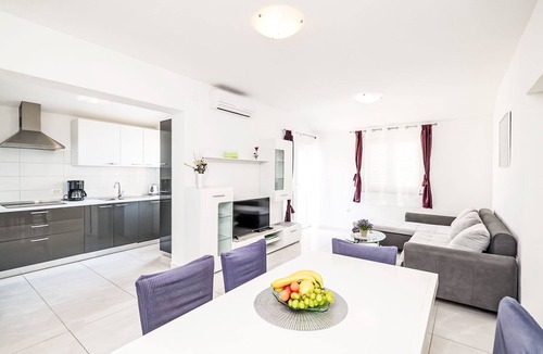 Maslenica House | Vacation home Nekić by Interhome