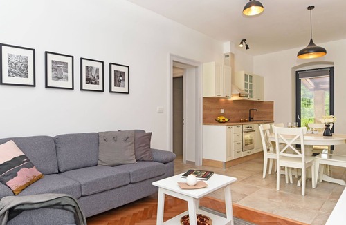 Snasici House | Vacation home Nina by Interhome
