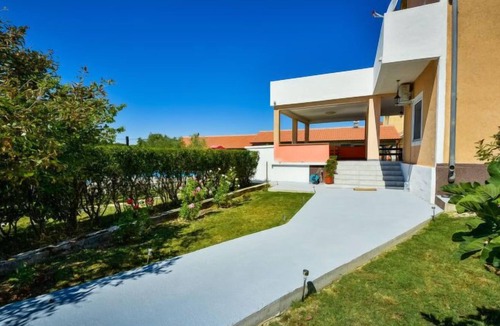 Razanac House | Vacation home Svetko in Ražanac - 8 persons, 3 bedrooms