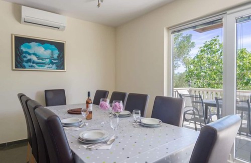 Nevidane House | Vacation home Tea by Interhome