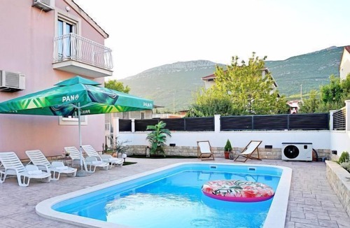 Kastel Luksic House | Vacation home TaGo in Kaštela - 8 persons, 4 bedrooms