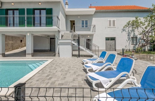 Omis House | Vacation house with the pool, near river Cetina
