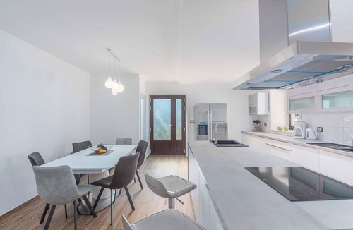 Fiorini Villa | Vacay Luxury Villa LV