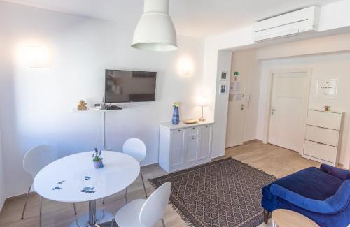 Split Apartment | Val