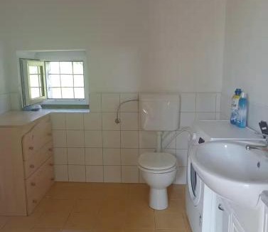 Komen House | Vale