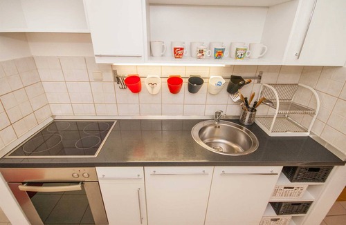 Jurandvor Apartment | Vera - Cozy Solo Retreat: 1BR Apartment for Two, Parking Included