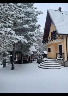 Risovac Ski Chalet | Vikendica Vjeverica