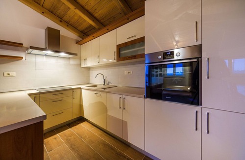 Vinjerac House | Vila Dida Moj with 4 bedrooms is set in Slivnica and features an outdoor pool.