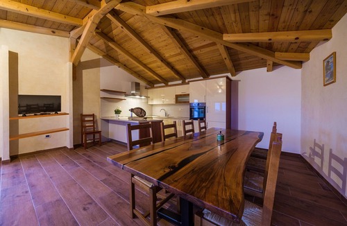 Vinjerac House | Vila Dida Moj with 4 bedrooms is set in Slivnica and features an outdoor pool.