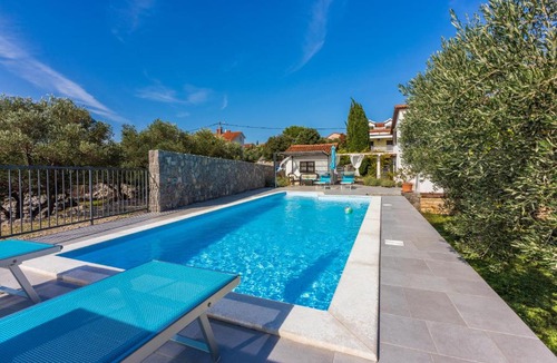 Kornic House | VILA OLIVE TREE