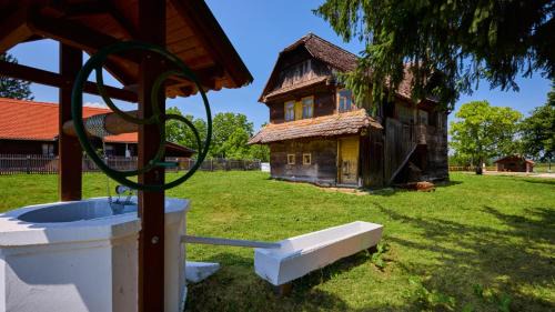Sisak Villa | Villa 77 by Villas Guide
