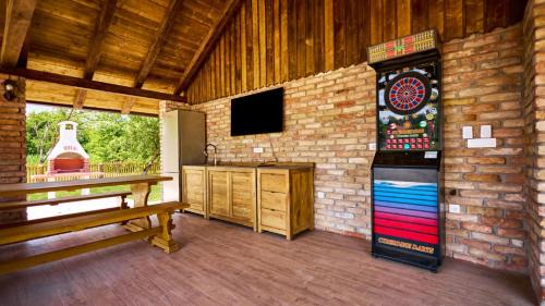 Sisak Villa | Villa 77 by Villas Guide