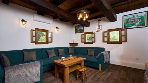 Sisak Villa | Villa 77 by Villas Guide