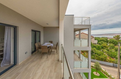 Karlobag Apartment | Villa 80m from the beach with the big pool in garden