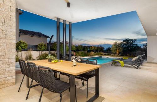 Kontesici Villa | Villa Abarica by Villsy - with heated pool, sauna, jacuzzi