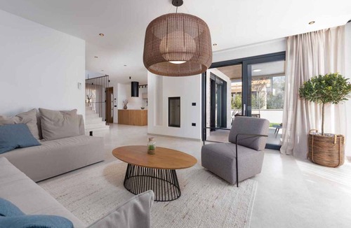 Kadumi House | Villa Albona