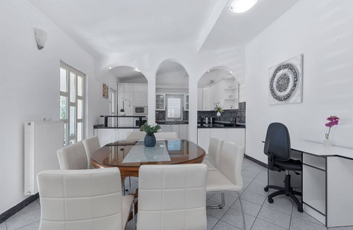 Neoric House | Villa Almas mit Schwimmbad, Fitnessraum, Tennisplatz by Interhome