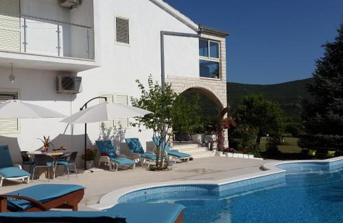 Neoric Villa | Villa Almas with swimming pool, tennis court, sauna, gym, grill house