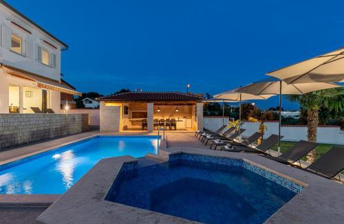 Buici Villa | Villa Anela