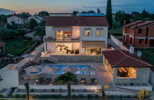 Buici Villa | Villa Anela