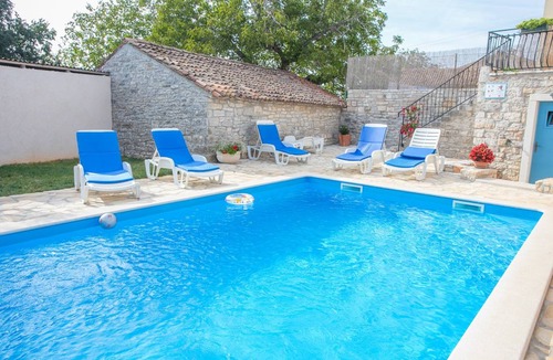 Selina Villa | Villa Angela with Pool - Pets Friendly