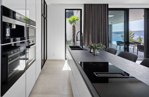Celina Villa | Villa Angelus – Your Luxurious Retreat near the Sea