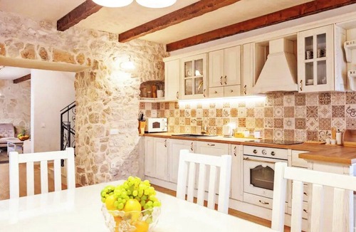 Tucepi Villa | Villa Anne -Charming 2-bedroom stonehouse with WiFi, AC in delightful Tučepi