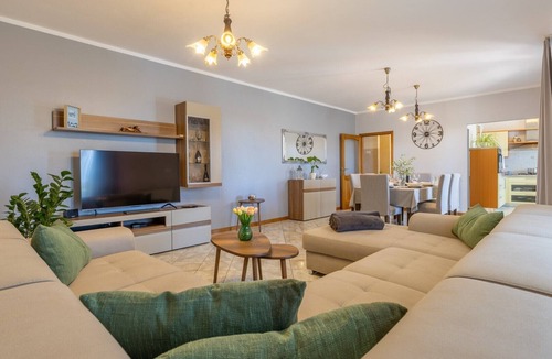 Tinjan House | Villa Antonela with Large Garden and Swimming Pool