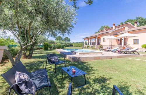 Tinjan House | Villa Antonela with Large Garden and Swimming Pool