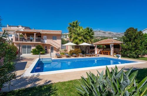 Kamen Villa | Villa Antura with private heated 50sqm pool, 3 bedrooms, 3 bathrooms, and gym