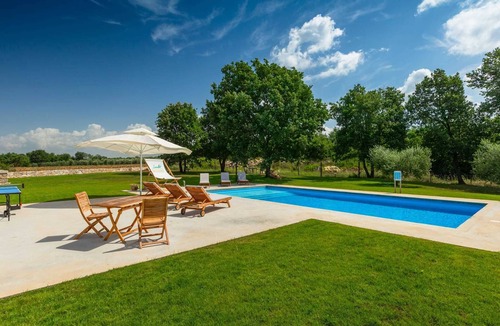 Tar Villa | Villa Arborea with Pool