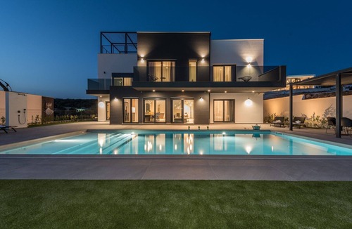 Jakisnica Villa | Villa Aria with Heated Pool, Sauna & Jacuzzi