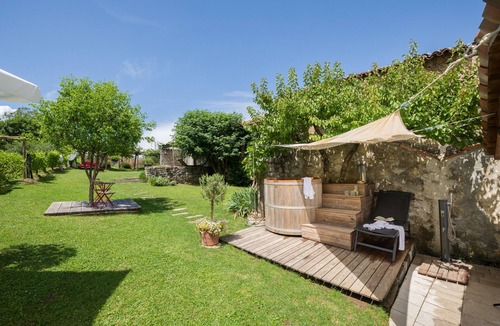 Kras House | Villa Artes with Outdoor Hot Tub & Sauna