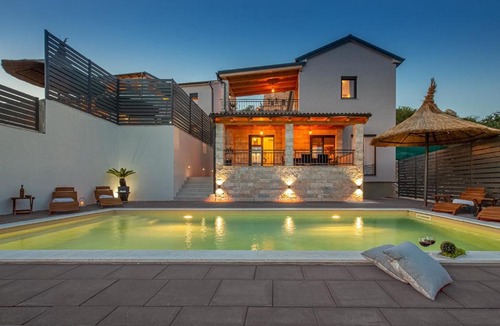 Pakostane Villa | Villa Aurana