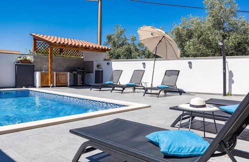 Galizana Villa | Villa Bavaria with Pool, Jacuzzi, Table Tennis