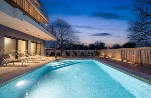 Banjole Villa | Villa Bay I near Medulin for 9 people with heated pool - playground & whirpool only 100 meters from the beach - pet friendly