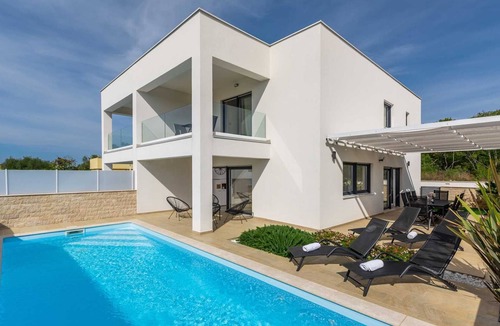 Linardici Villa | Villa Bella Vista B - contemporary villa with a private pool near a beach by MyWaycation