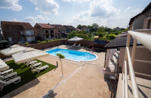 Vukovar Villa | Villa Biser Dunava - Pool & River View
