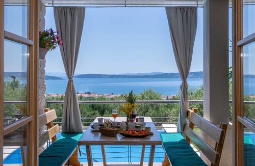 Kastel Luksic Villa | Villa Blue Ivy with Heated Pool